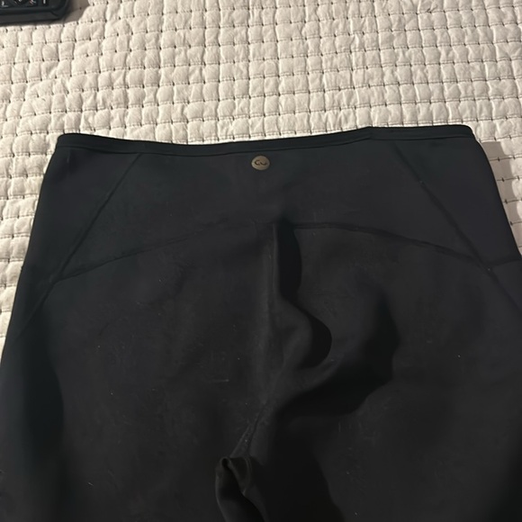 Copper Slim Thermal Capri Leggings w/ Mesh on legs - Picture 5 of 9